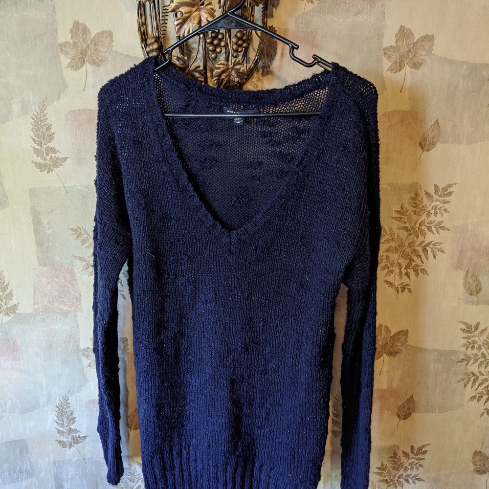 American Eagle vneck sweater